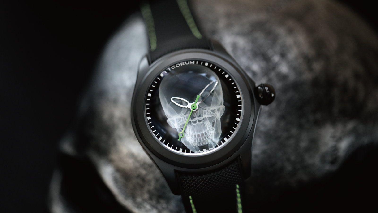 暗闇で発光するスカルが特徴的な『バブル 47 スカル エックスレイ  